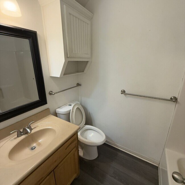 Building Photo - $500 Off 1st Full Month!* All Utilities In...