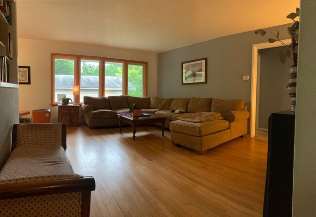 Building Photo - Available August 10th!