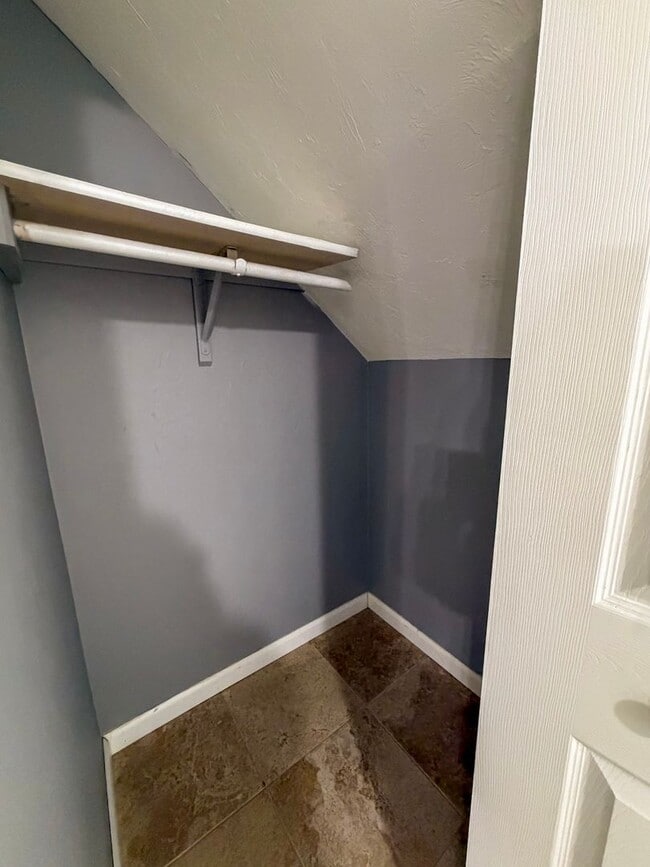 Building Photo - 2BR/1.5BA Townhouse in Mill Run!