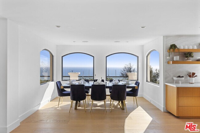 Building Photo - 3909 Villa Costera