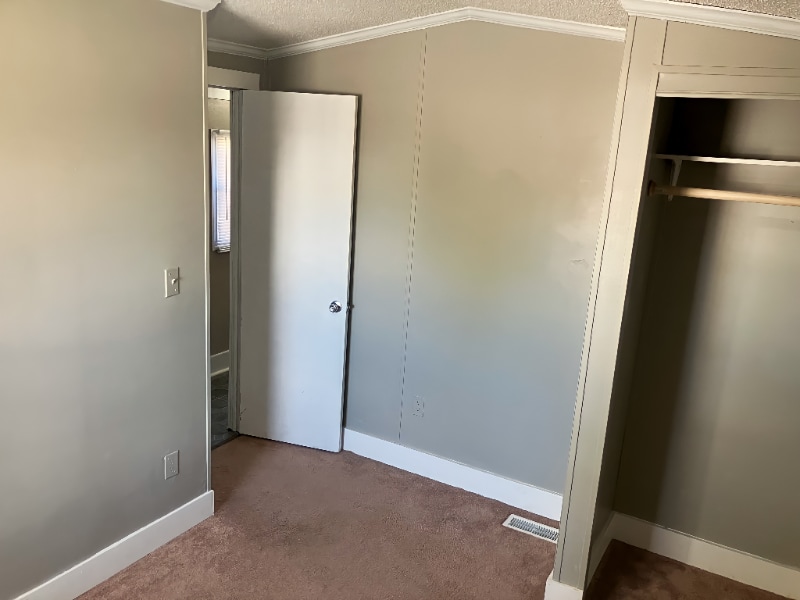 Building Photo - 33 Village Ct