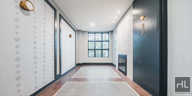 Building Photo - NEW YORK AVENUE