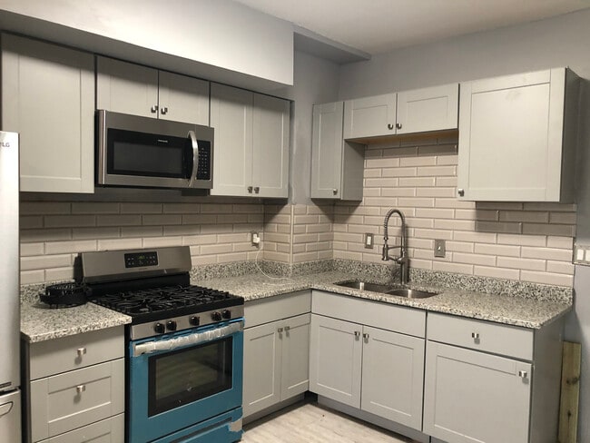 Building Photo - 405 S Vincent St