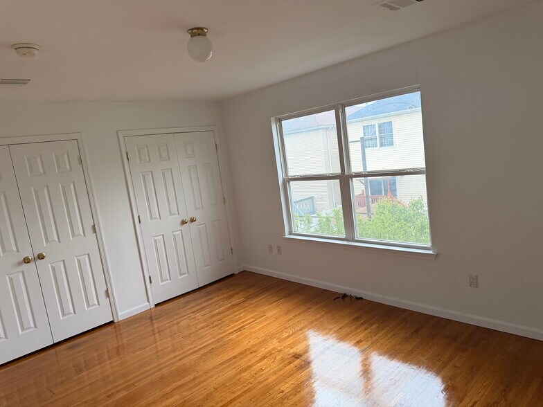 Primary bedroom - 216 Amity St