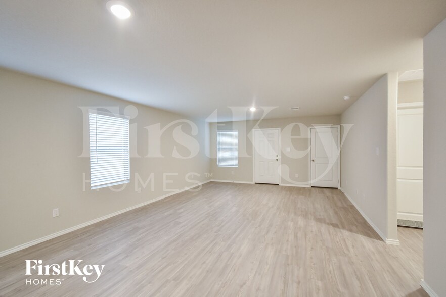 Building Photo - 10815 Giacconi Dr