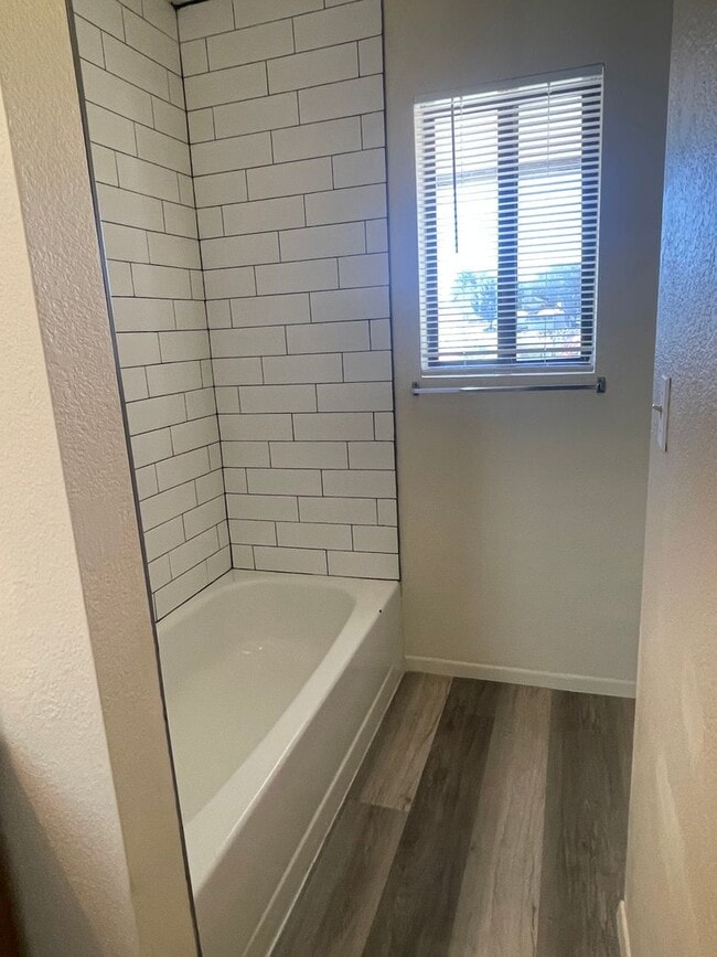 Building Photo - 3 Bed 2 Bath Contact Property Pros Realty ...
