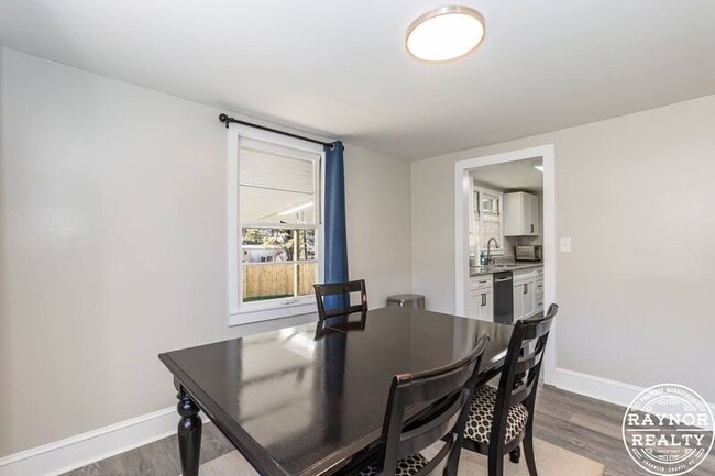 Building Photo - 429 N Main St