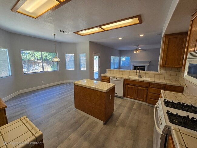 Building Photo - 1842 Loma Linda Cir