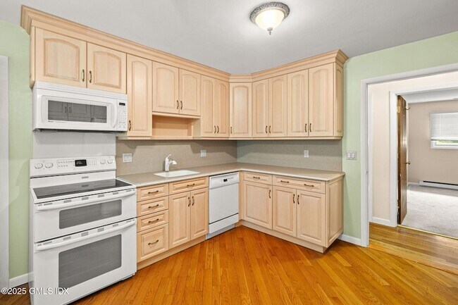 Building Photo - 37 Windsor Ln