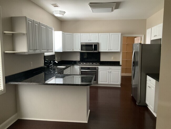 Building Photo - 22 N Sweetbriar Ln