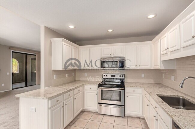 Building Photo - 15380 N 100th St
