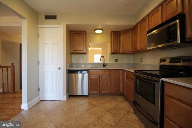 Building Photo - 192 Sulgrave Ct