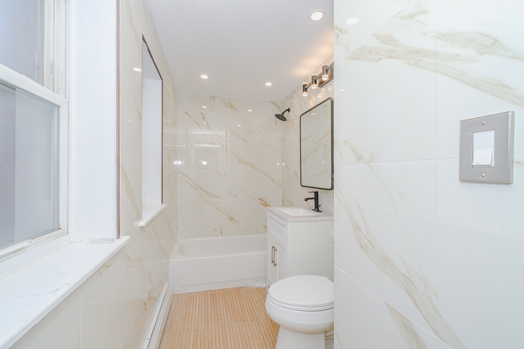 Building Photo - 384 Lafayette Ave