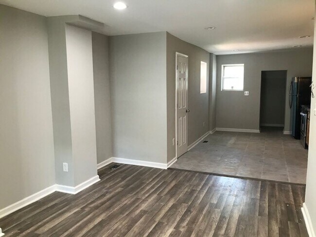 Building Photo - Large West Oak Lane home