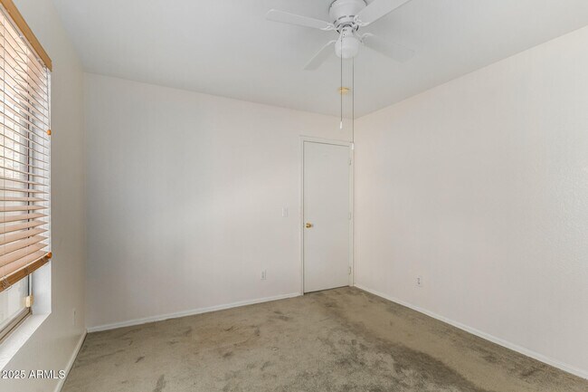 Building Photo - 1642 E Desert Ln