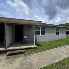 Building Photo - "Charming 2-Bedroom Duplex Retreat in Macon – Your Perfect Home Awaits on Woodard Avenue!"