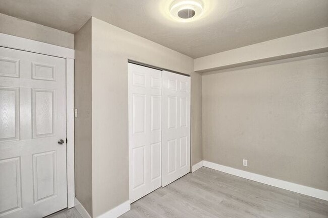 Building Photo - Nice 3 Bed 1 Bath Basement Apartment Close to Downtown GJ