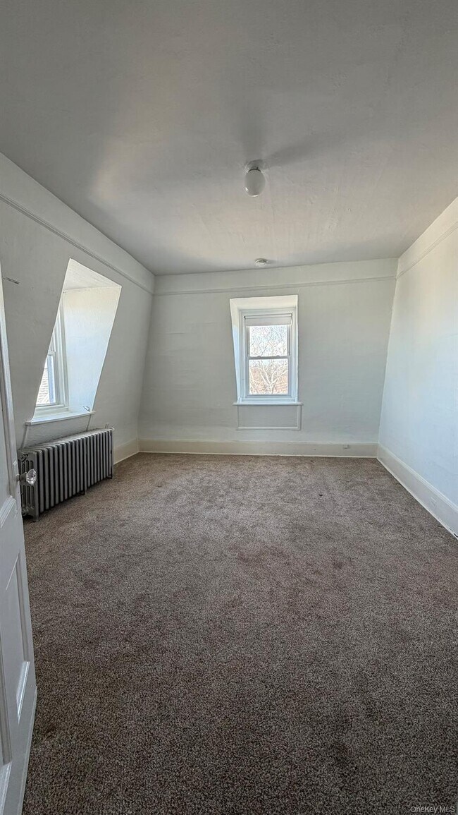 Building Photo - 64 Anstice St