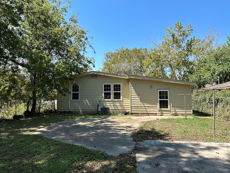 Back - 305 Albert St