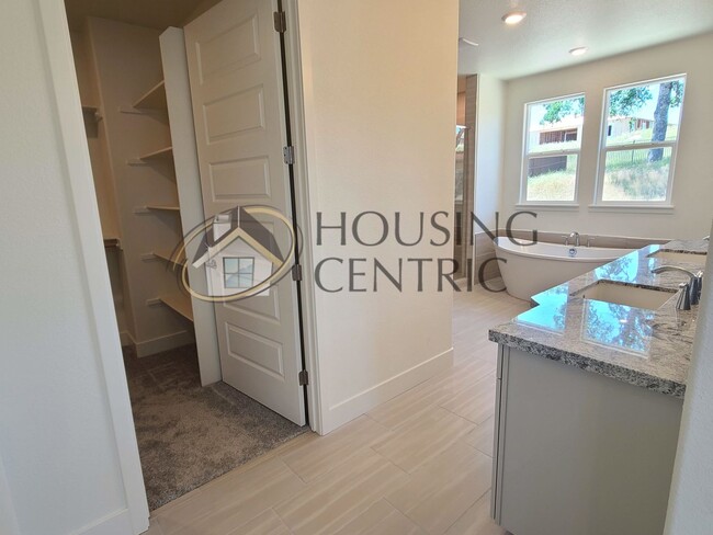 Building Photo - Luxurious Newer Construction Rental Home I...