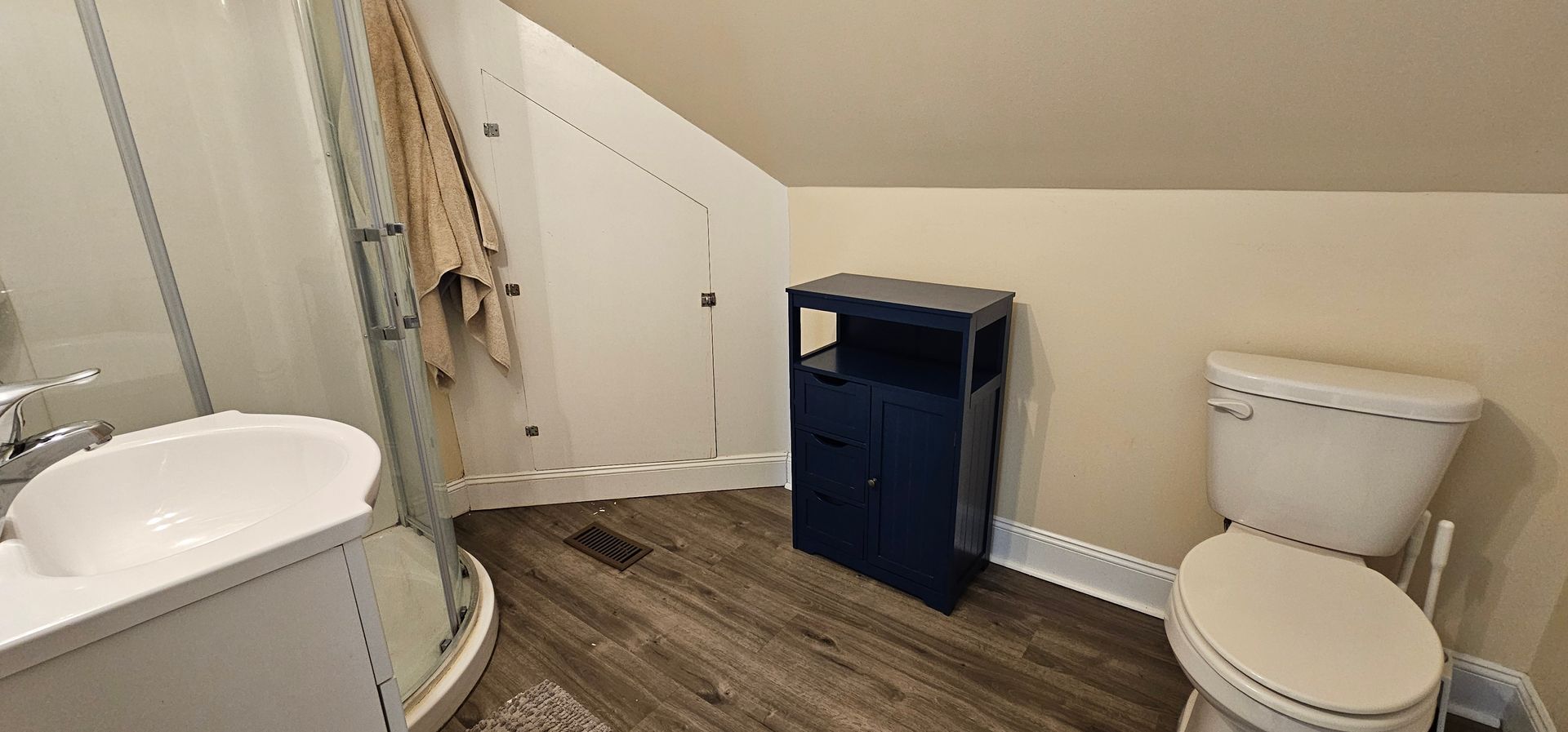 Building Photo - 389 E Allen St