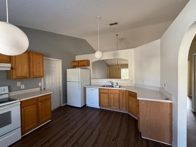 Building Photo - 2156 Deltona Blvd