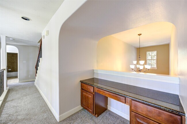 Building Photo - 9230 Hernshead Ln