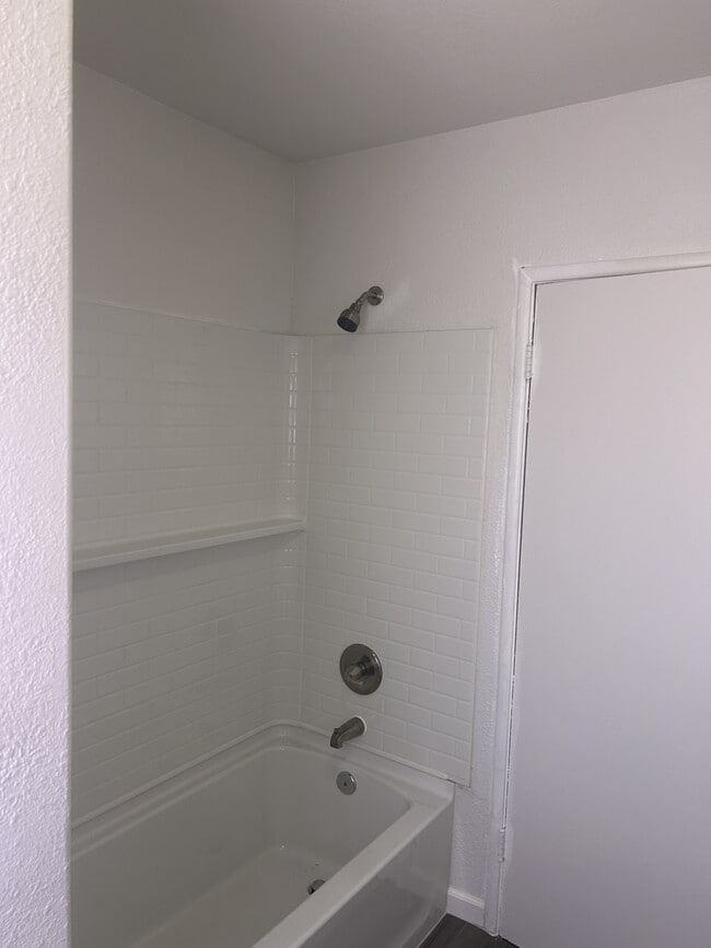 Building Photo - 1301 Higbee Dr