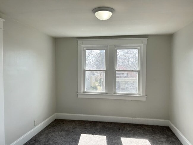 Building Photo - 1120 Hoefgen St