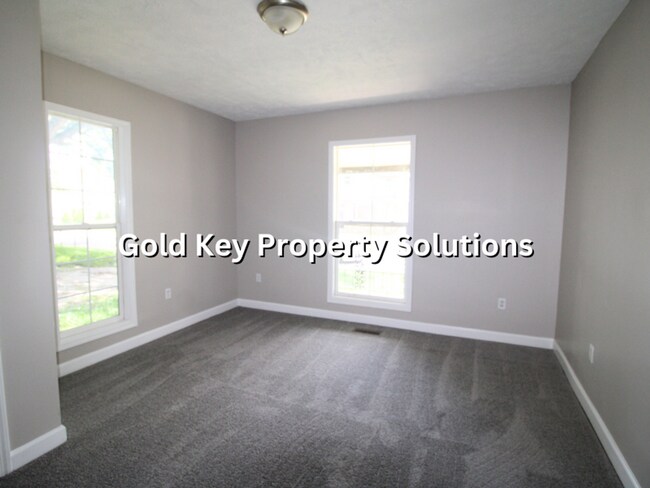 Building Photo - 3 BR 1 BA House with New Carpet and Paint ...