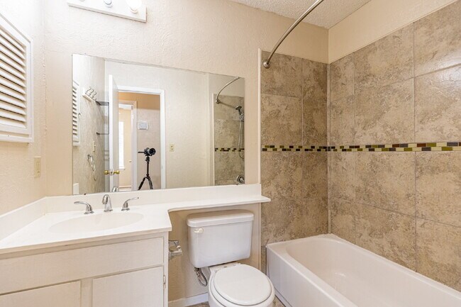 Building Photo - 9524 Quail Village Ln