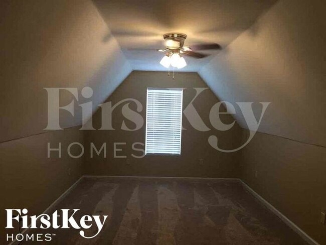 Building Photo - 4143 Ravenwood Dr N