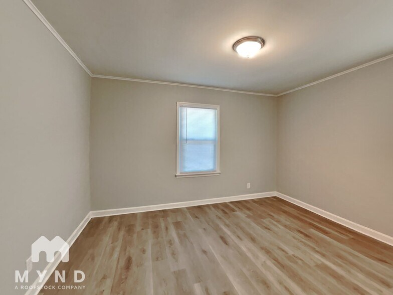 Building Photo - 1587 S Perkins Rd