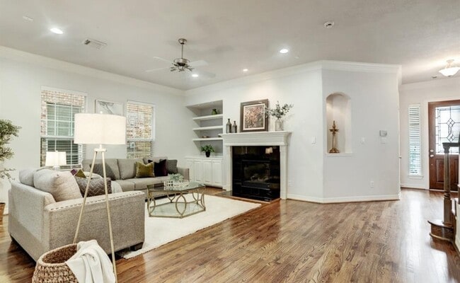 Building Photo - 1506 Shady Villa Fern