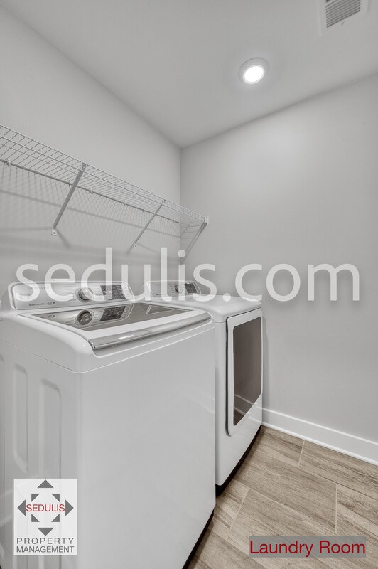 Building Photo - 4555 Mixson Ave