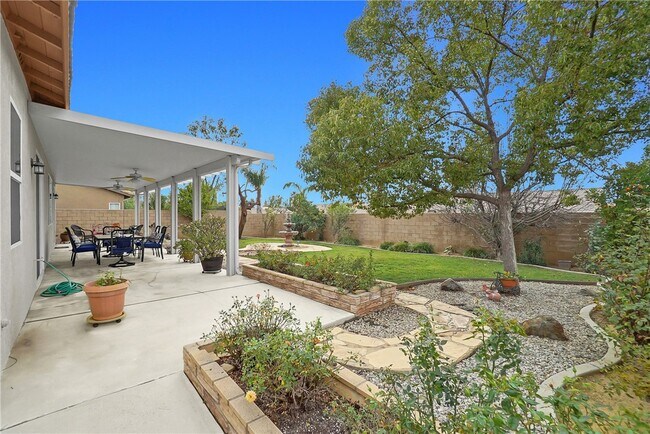 Building Photo - 515 Omar St