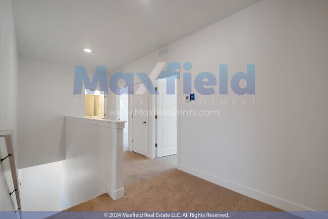 Building Photo - End Unit - 3BD 2.5 BA 2GA - Modern Living