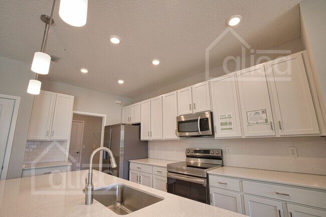 Building Photo - 1610 Rada Ln