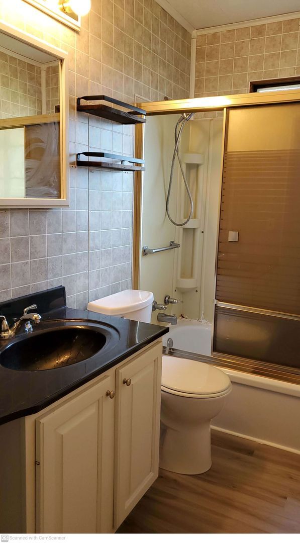 Building Photo - Cute home in Miamisburg center with AC! Has garage with opener- perfect for winter!