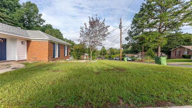 Building Photo - 6806 Cove Cir