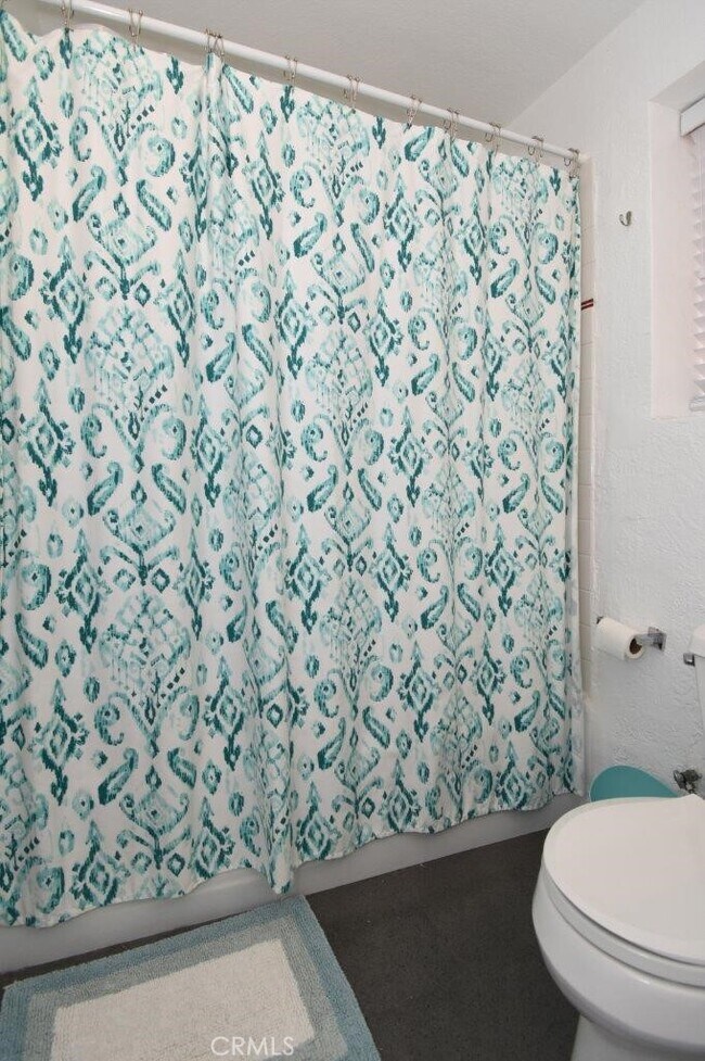 Building Photo - 328 Rosecrans Ave