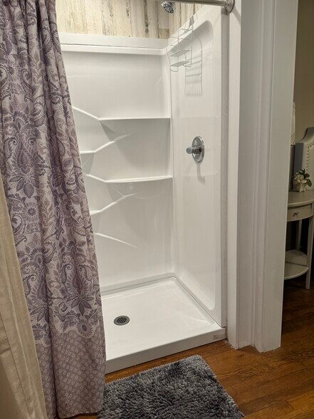 Walk in shower in en-suite - 1104 Kenwood Ave