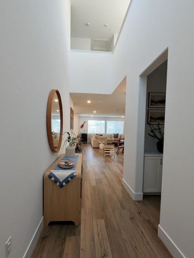 Building Photo - Beautiful and Spacious 4BR 3BA Home in Roseville