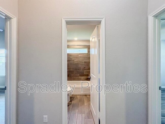 Building Photo - 1131 Kiskadee Branch Dr