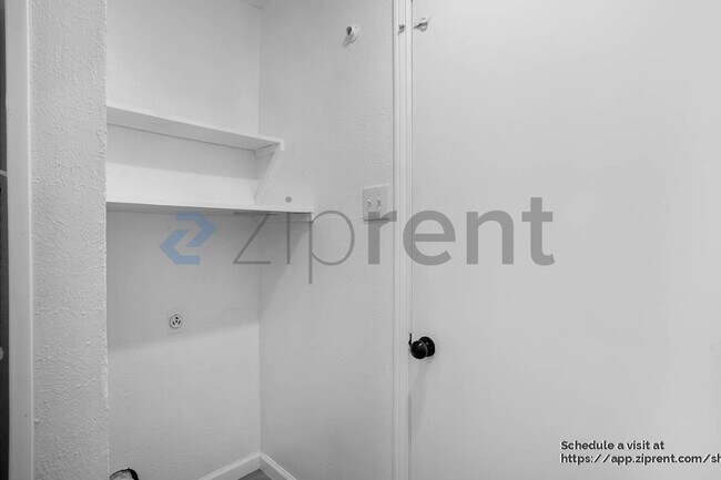 Building Photo - 6829 Shadydale Dr