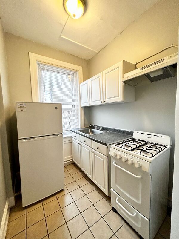 Building Photo - 307 Dolphin St