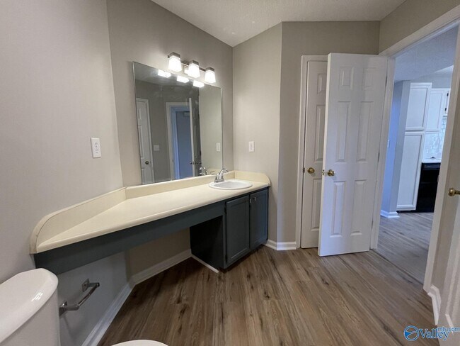 Building Photo - 1085 Stones Throw Dr NW