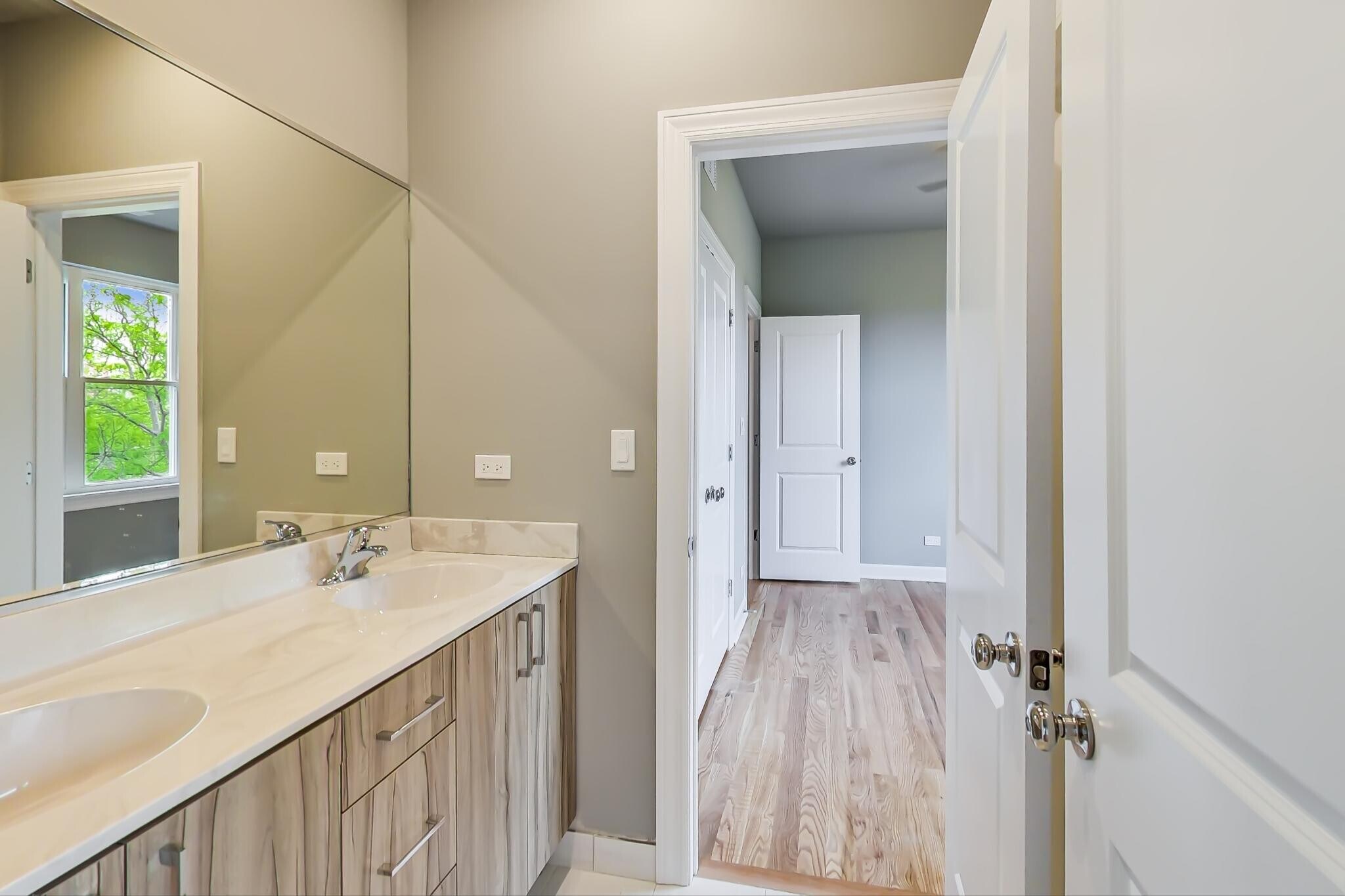 Building Photo - 6132 S Kimbark Ave