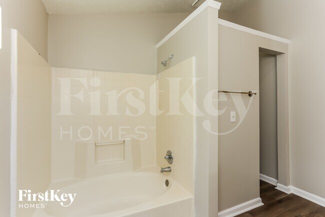Building Photo - 1717 Bertram Ln SW