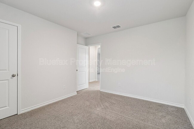 Building Photo - 11319 War Emblem